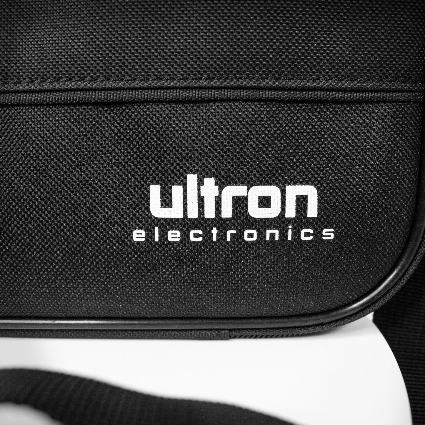 Ultron 371960 väskor bärbara datorer 43,2 cm (17") Portfölj Svart