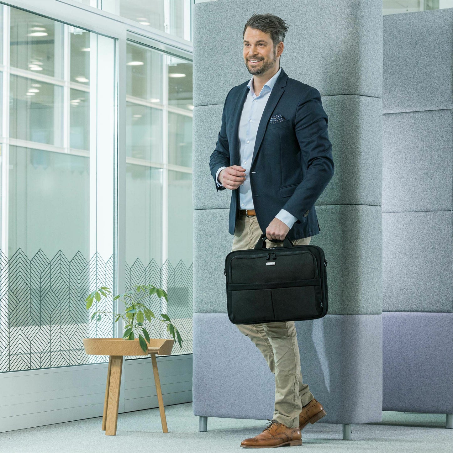 DICOTA Eco Top Traveller SCALE 35,8 cm (14.1") Portfölj Svart