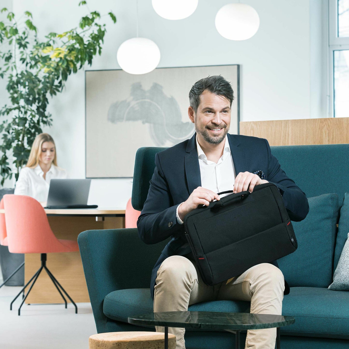 DICOTA Eco Slim Case Plus BASE 39,6 cm (15.6") Svart