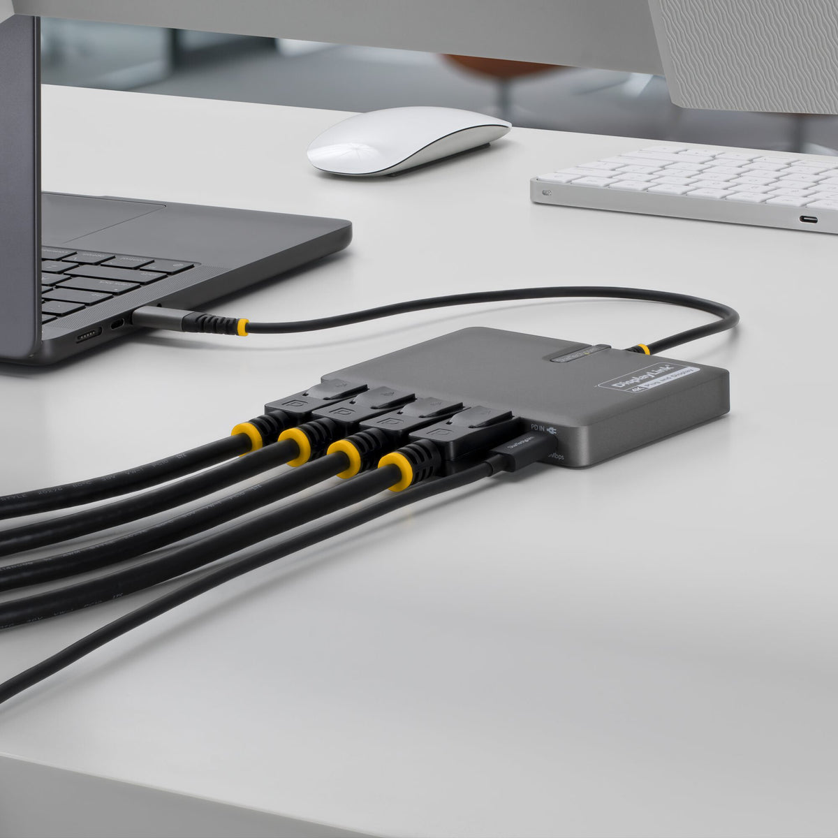 StarTech.com QUAD-USB-DP-ADAPT dockningsstationer för bärbara datorer Kabel USB 3.2 Gen 1 (3.1 Gen 1) Type-C Grå