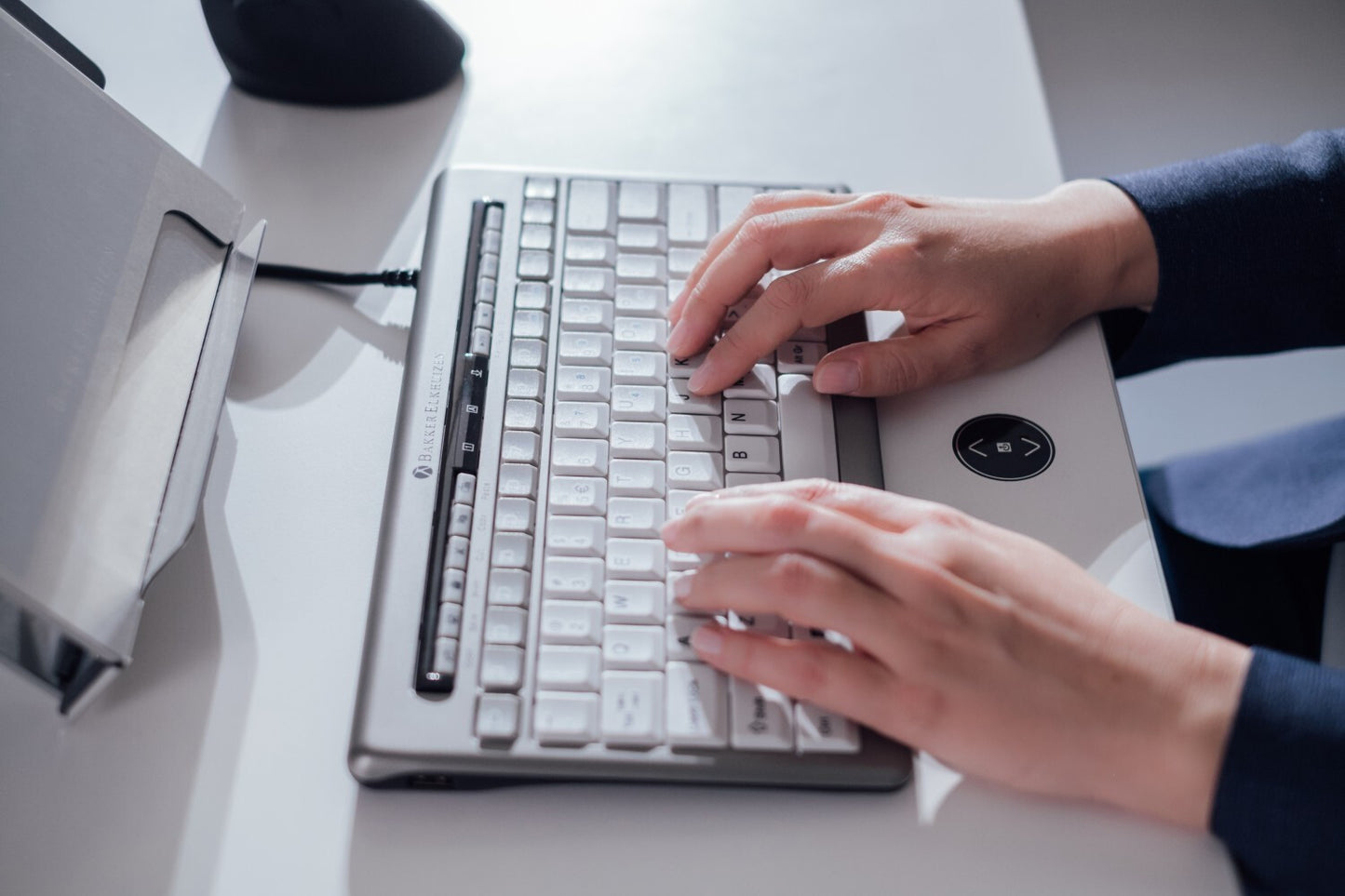 BakkerElkhuizen S-board 840 tangentbord Kontor USB QWERTY Engelska (USA) Ljusgrå, Vit