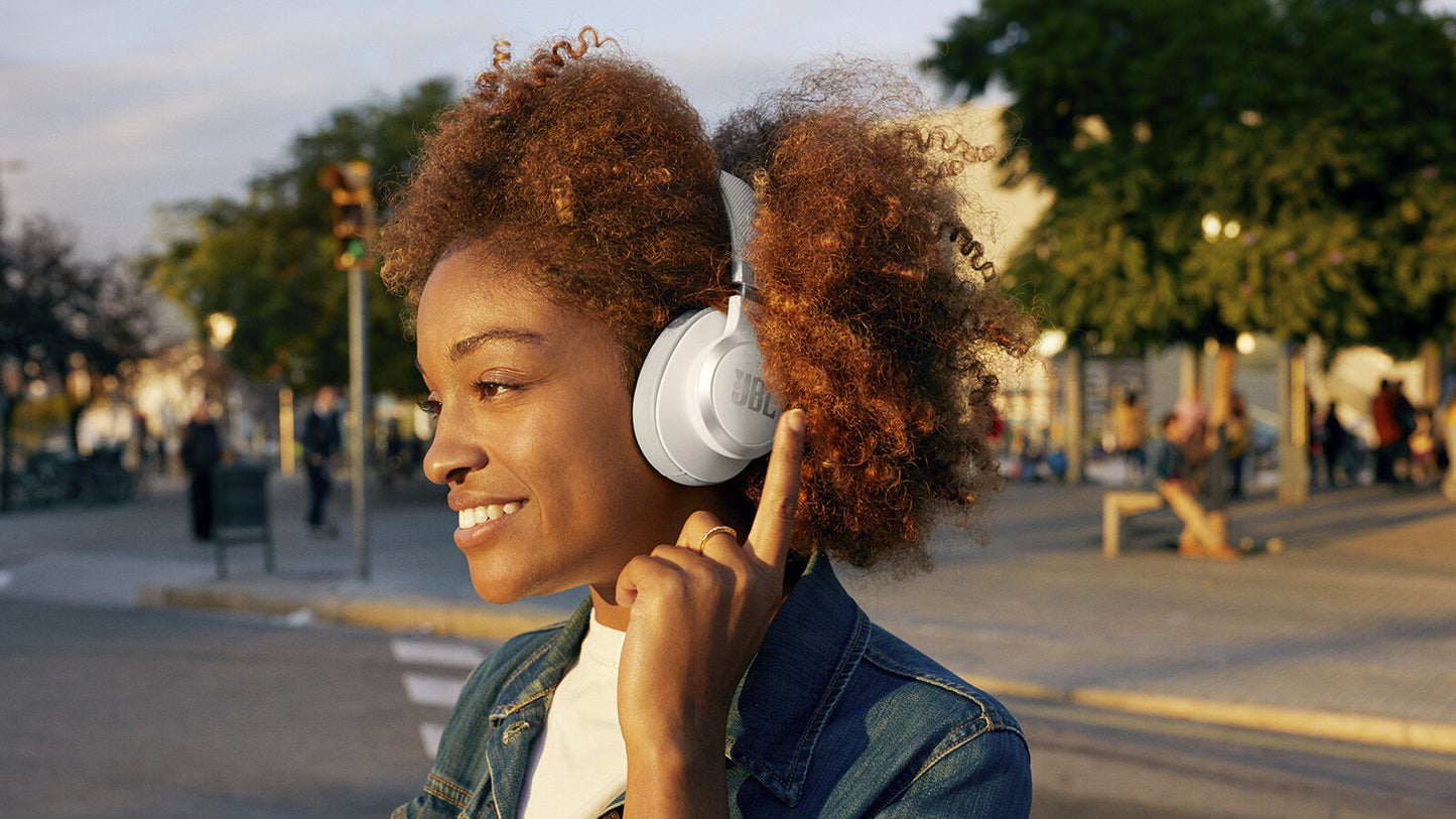 JBL LIVE 660 NC SVART