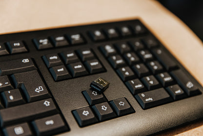 CHERRY KW 3000 tangentbord Universal RF Trådlös QWERTY Portugisisk Svart