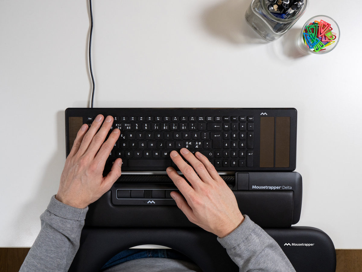 Mousetrapper Delta & Type tangentbord Mus inkluderad Kontor USB + Bluetooth Nordic Svart