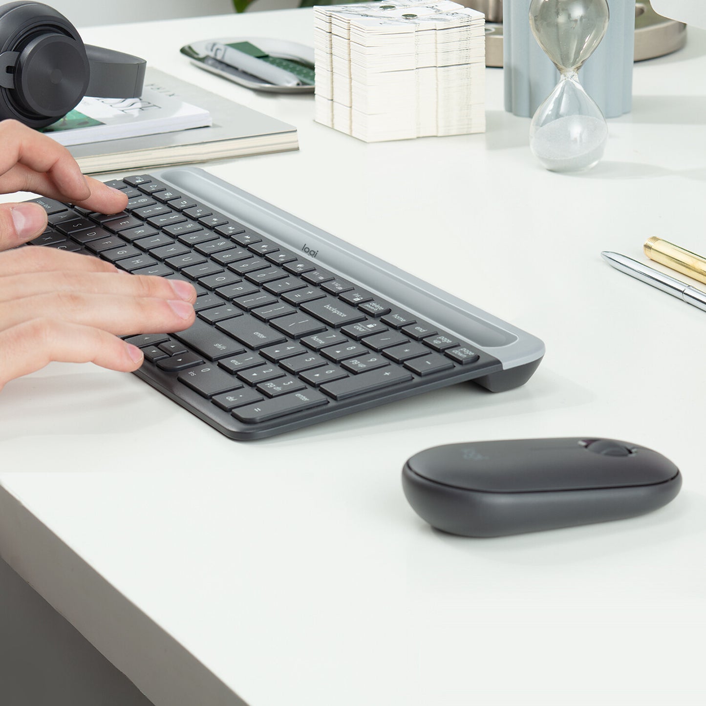 Logitech 920-009204 tangentbord Mus inkluderad Universal RF Trådlös QWERTY Amerikanskt internationellt grafit
