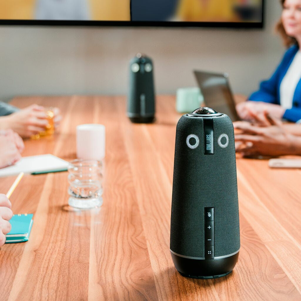 Owl Labs Meeting Owl 4+ – en smart 360-graders 4K-kamera för videokonferenser med mikrofon och högtalare (automatiskt talarfokus, smart zoomning och brusutjämning)