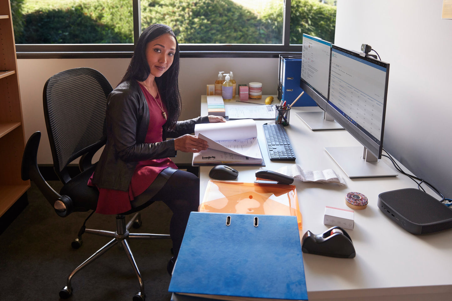 HP E24t G5 FHD-pekskärm