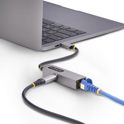 StarTech.com USB-C till Ethernet-adapter, NIC, 100 W PD Pass-Through, USB 3.0 Type-C 1 Gbps nätverksadapter med flera hastigheter, Thunderbolt-kompatibel, Windows och Mac