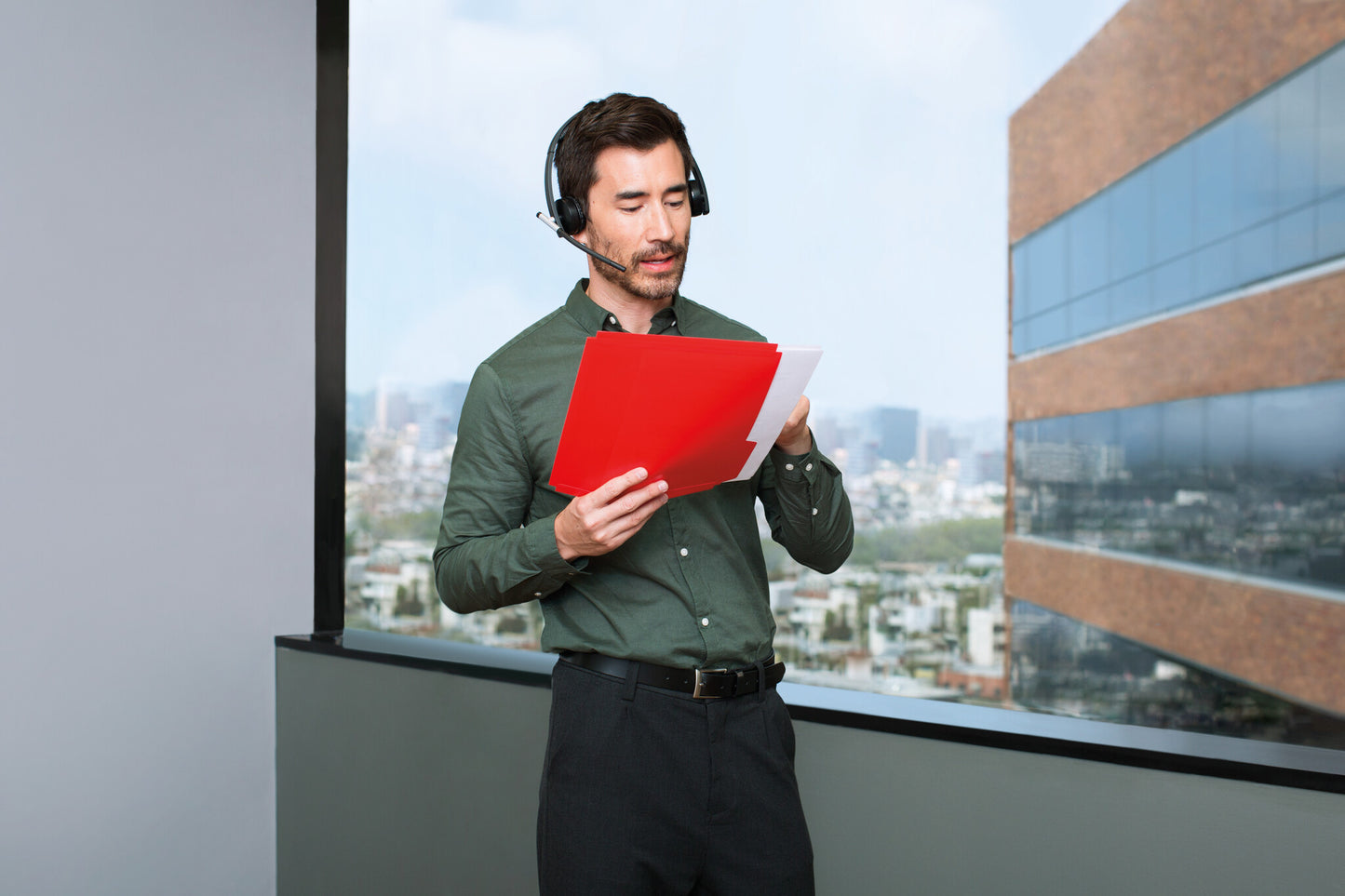 Logitech H820e Headset Trådlös Huvudband Kontor/callcenter Laddningsställ Svart