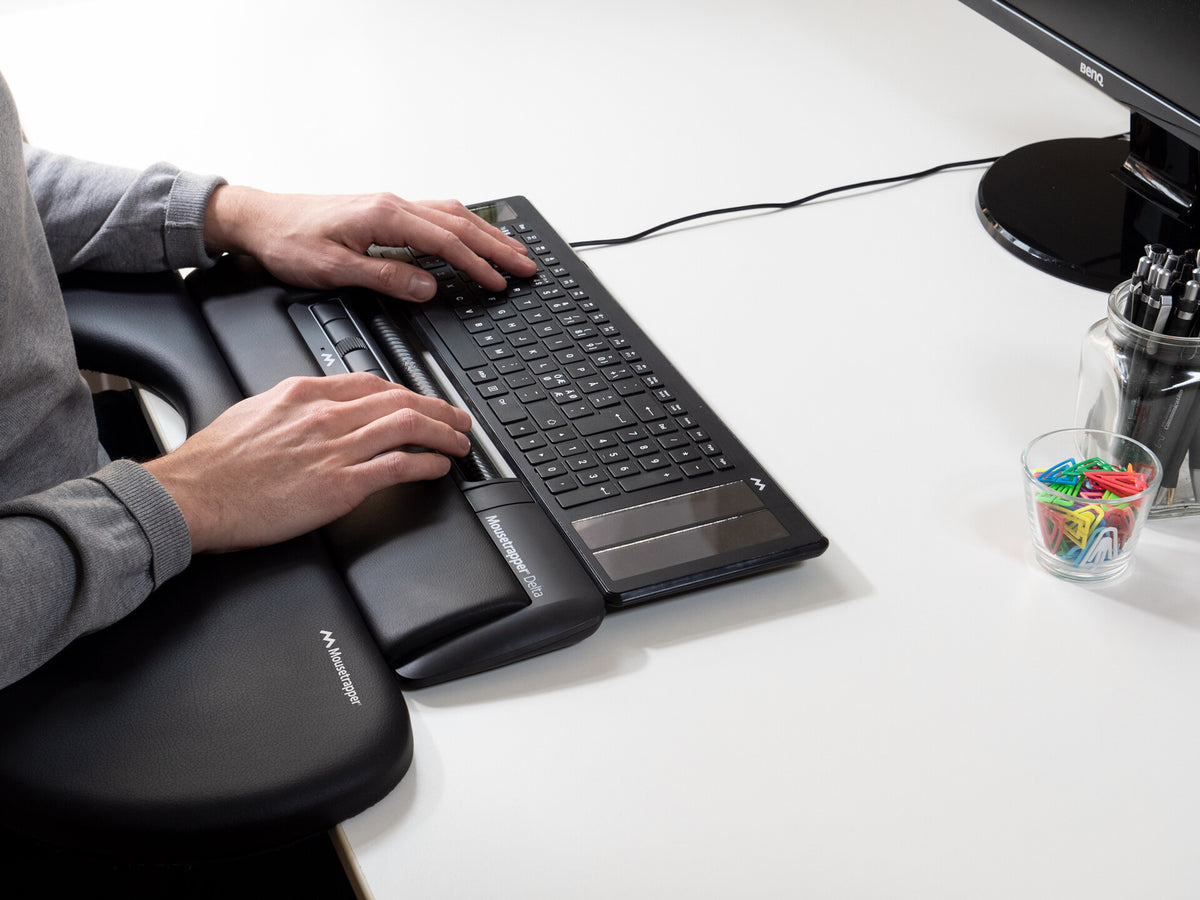 Mousetrapper Delta & Type tangentbord Mus inkluderad Kontor USB + Bluetooth Nordic Svart