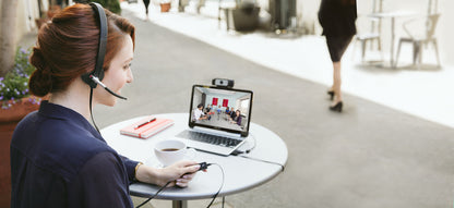 Logitech H820e Headset Trådlös Huvudband Kontor/callcenter Laddningsställ Svart