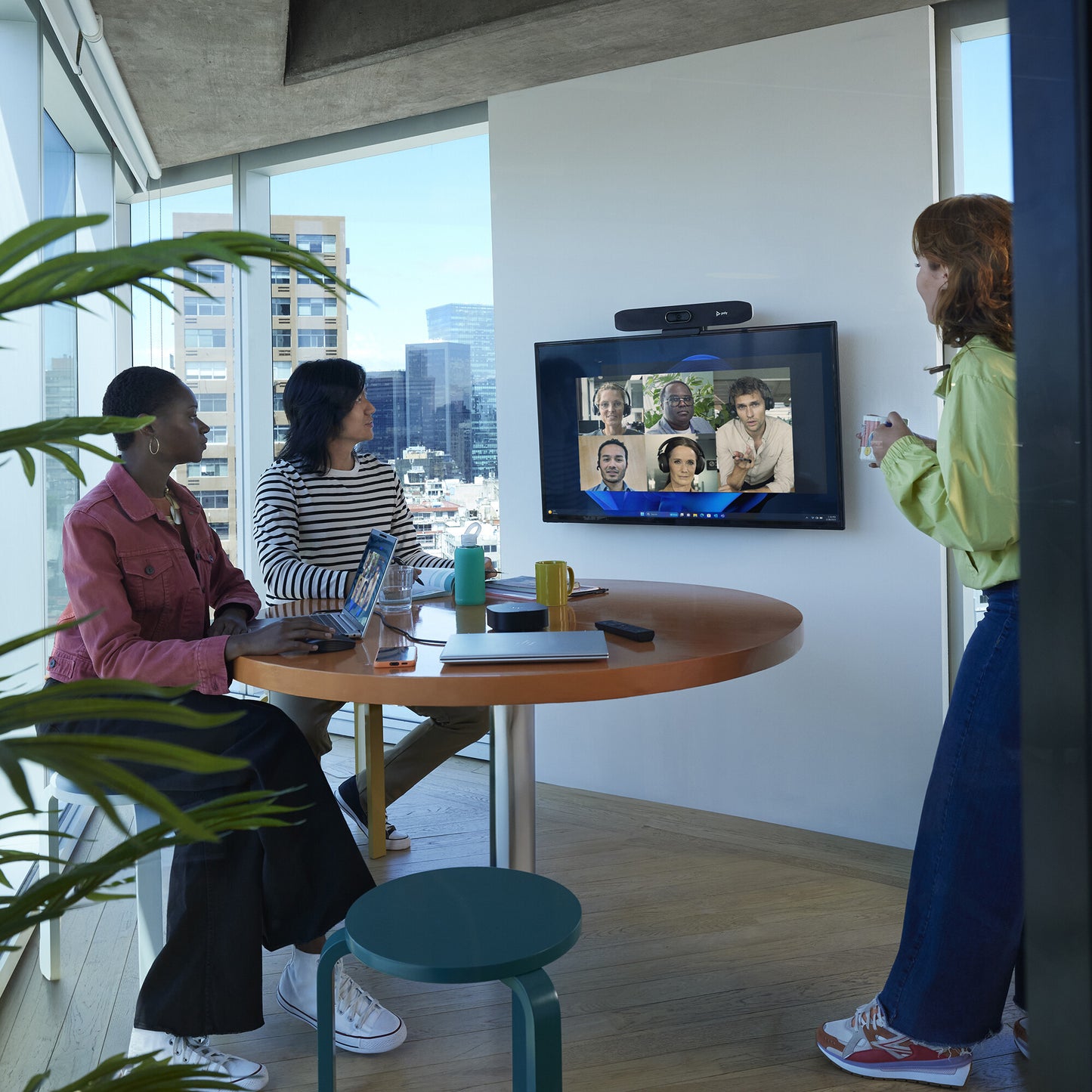 Poly Studio R30 videobar med USB-anslutning