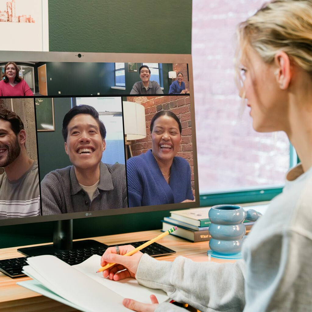 Owl Labs Meeting Owl 4+ – en smart 360-graders 4K-kamera för videokonferenser med mikrofon och högtalare (automatiskt talarfokus, smart zoomning och brusutjämning)