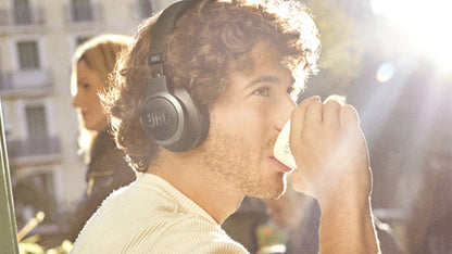 JBL LIVE 660 NC SVART