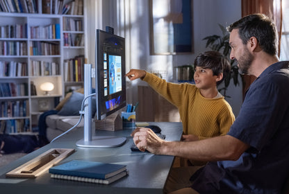HP EliteStudio 8 All-in-One G1i Desktop AI PC Intel Core Ultra 5 235 60,5 cm (23.8") 1920 x 1080 pixlar Pekskärm Allt-i-ett-dator 24 GB DDR5-SDRAM 512 GB SSD Windows 11 Pro Wi-Fi 7 (802.11be) Silver