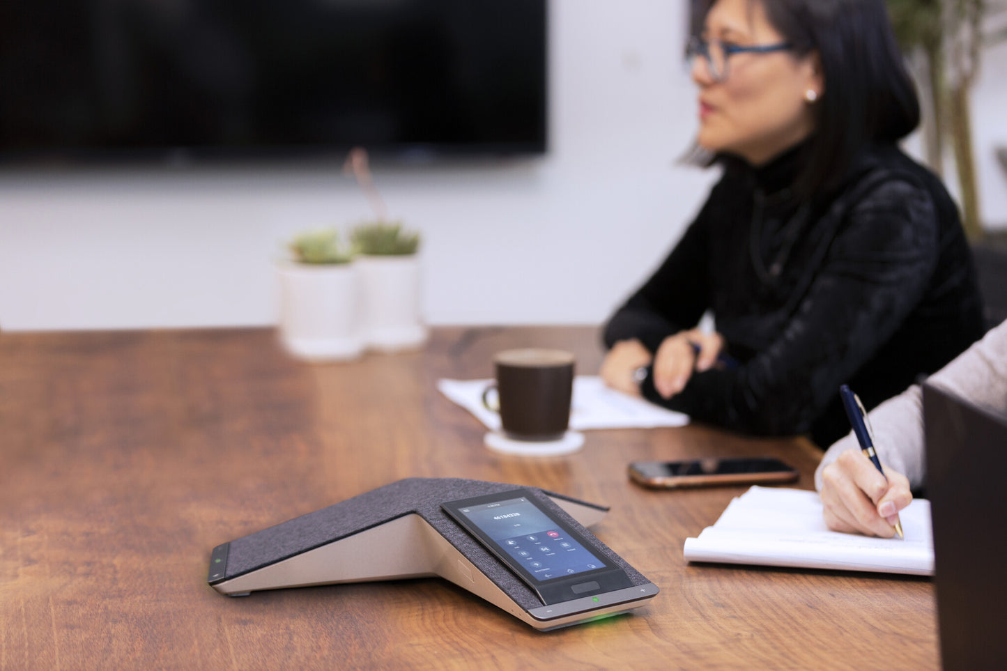 Poly Trio C60 IP-konferenstelefon för Microsoft Teams med komplett radio och PoE-aktiverad