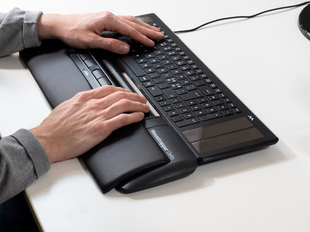 Mousetrapper Delta & Type tangentbord Mus inkluderad Kontor USB + Bluetooth Nordic Svart