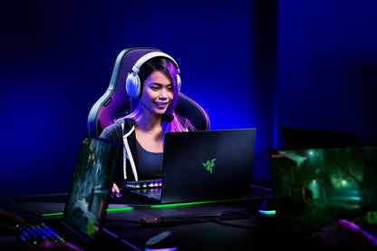 Razer BlackShark V2 Pro Headset Trådlös Huvudband Spela Bluetooth Vit